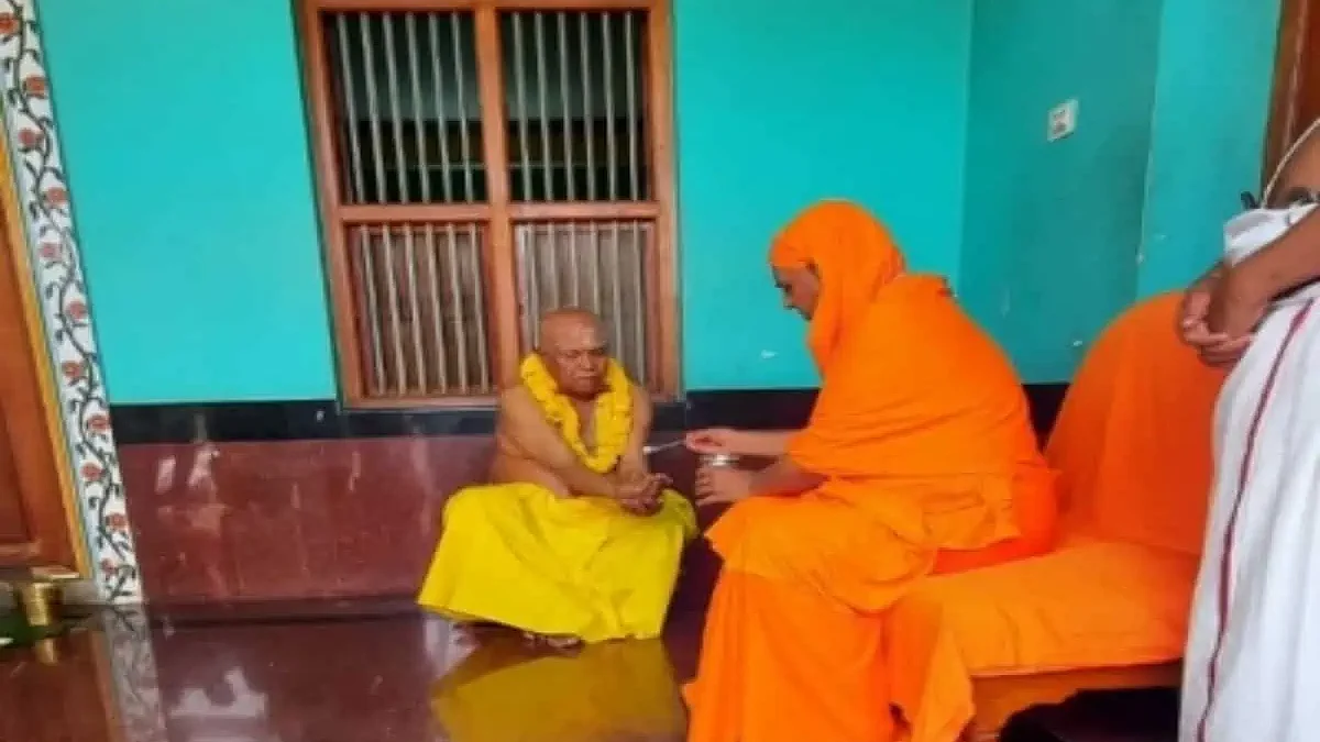 कर्नाटक भाजपा के वरिष्ठ नेता और पूर्व मंत्री बीजे पुट्टस्वामी ने अपनाया तपस्वी जीवन शैली, बने संन्यासी