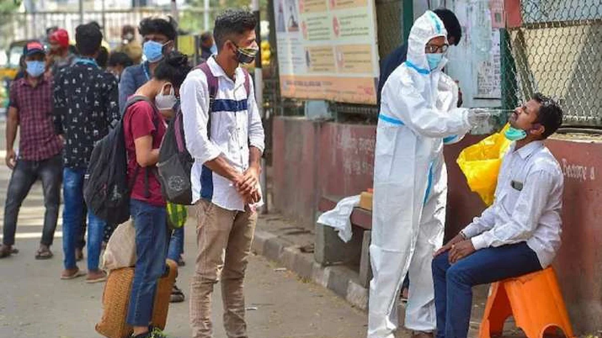 Covid-19 Updates: देश में पिछले 24 घंटों में कोरोना के 2,897 नए मामले, 54 मरीजों की मौत, 19,494 एक्टिव केस