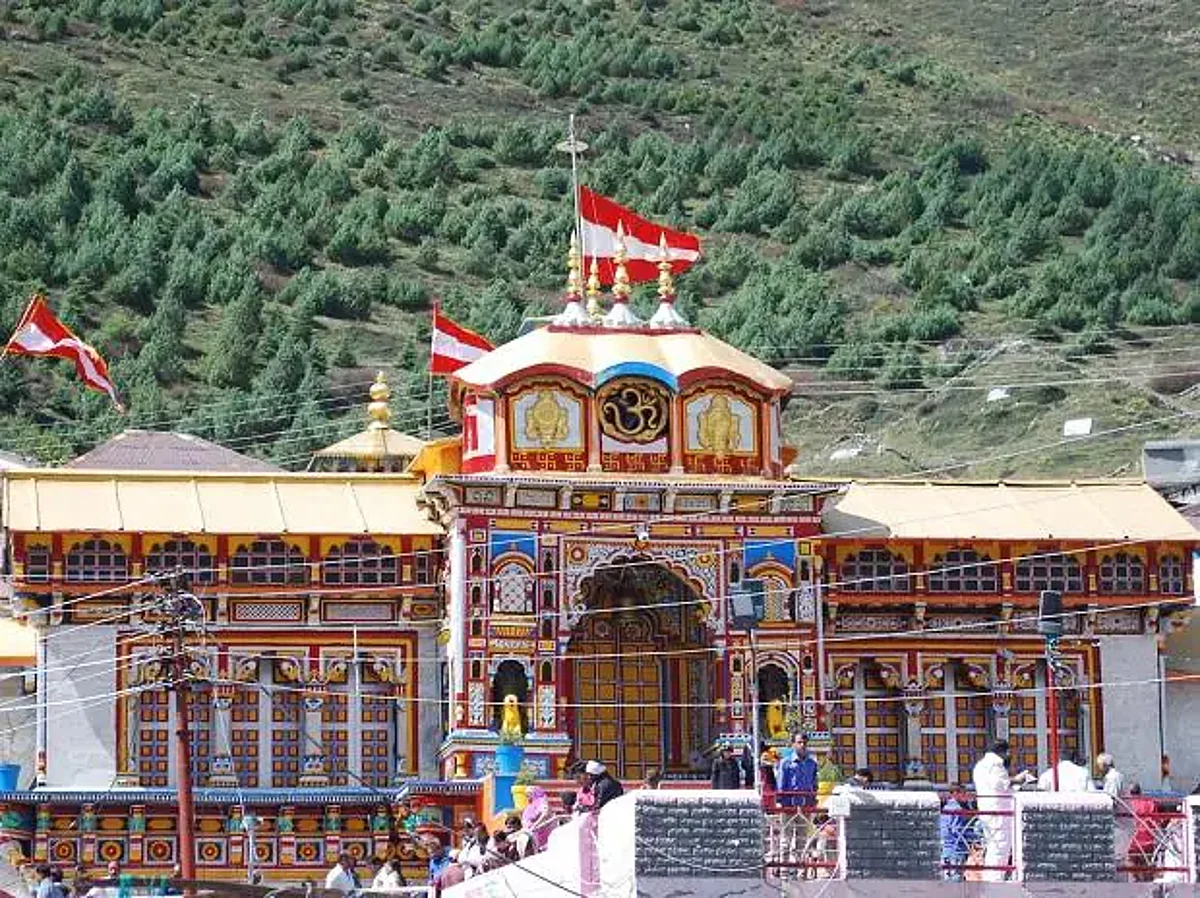 Char Dham Yatra: बदरीनाथ धाम में फिर एक महिला की मौत, हृदय गति रुकने से तोड़ा दम