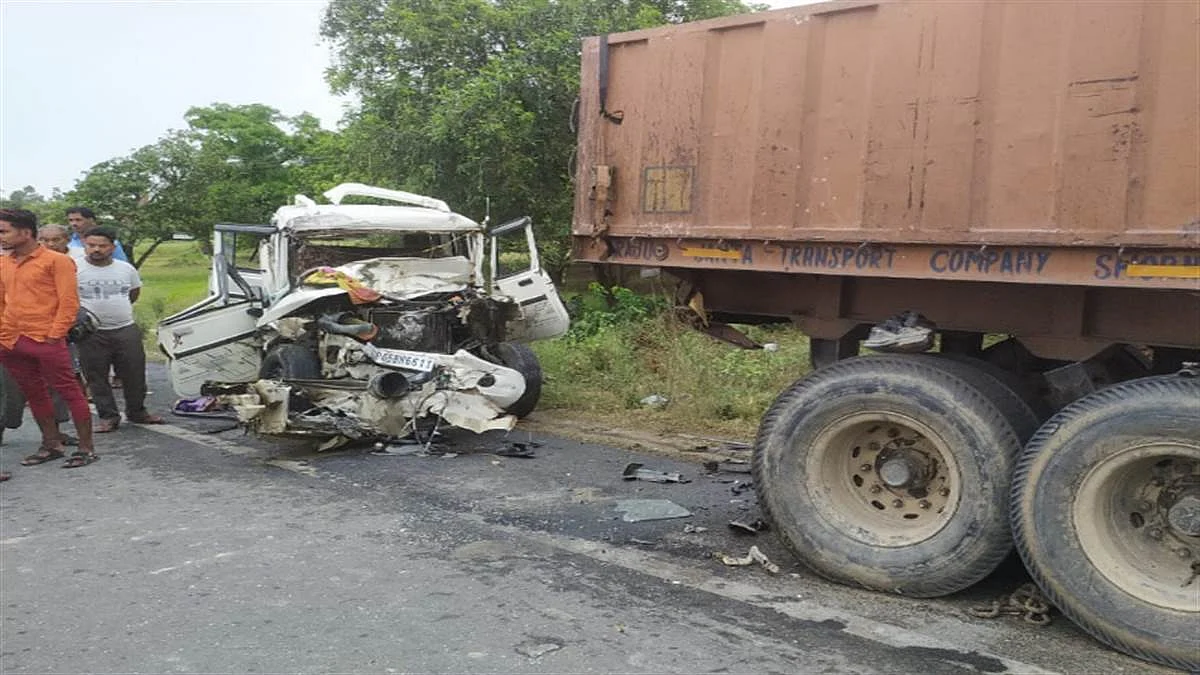 सिद्धार्थनगर में बड़ा सड़क हादसा, हाईवे पर बोलेरो ने ट्रेलर में मारी टक्कर, 8 बरातियों की मौत, पीएम-सीएम ने जताया शोक