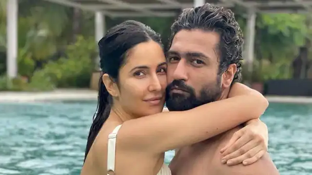 Vicky Kaushal और Katrina Kaif ने स्विमिंग पूल में लगाई आग, दोनों का हॉट अवतार देख फैंस हुए मंत्रमुग्ध