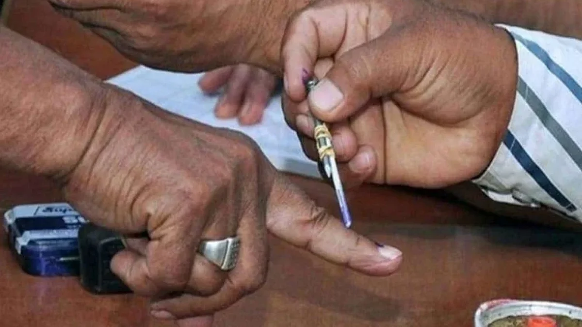 हरियाणा में 18 नगर परिषदों, 28 नगर पालिकाओं के लिए मतदान जारी