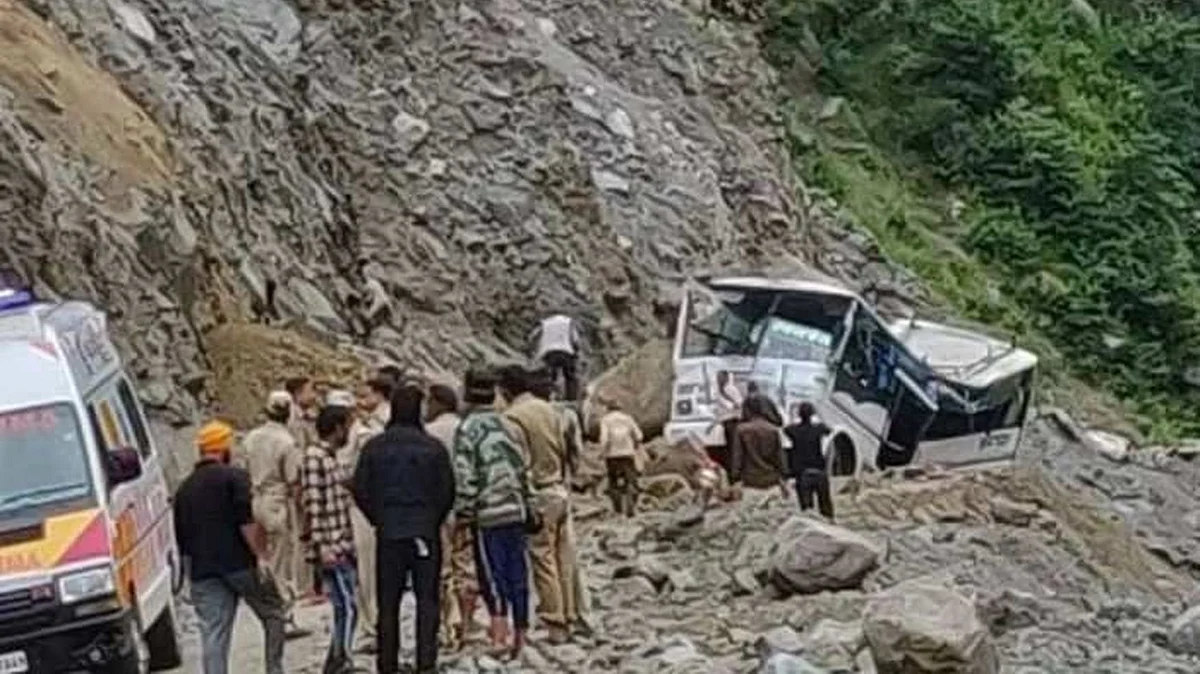उत्तराखंड: मध्य प्रदेश के यात्रियों को यमुनोत्री धाम ले जा रही बस खाई में गिरी, 26 श्रद्धालुओं की मौत