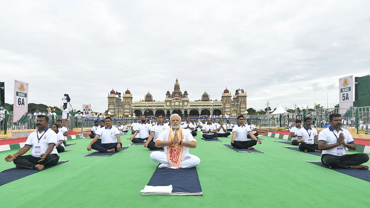 International Yoga Day 2022: पीएम मोदी ने किया योग, कहा, 'योग जीवन का हिस्सा नहीं है, यह जीवन जीने का एक तरीका है'