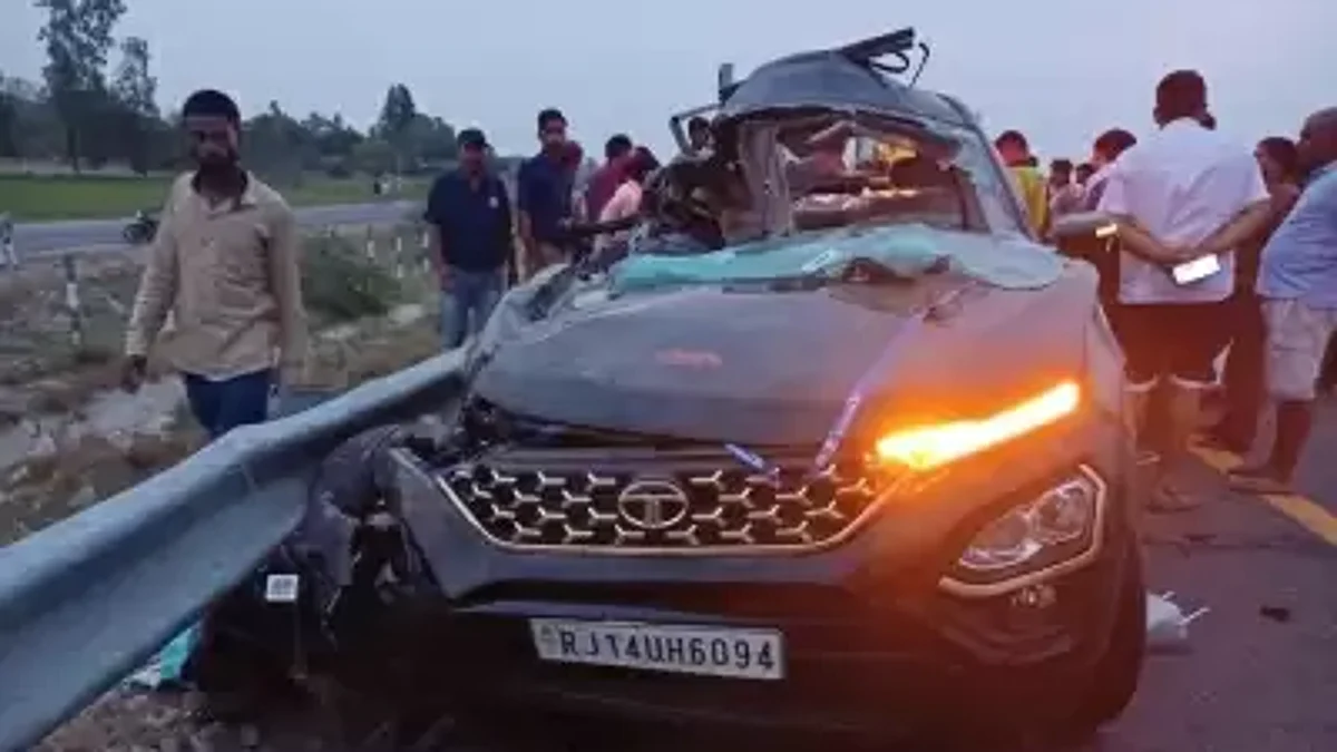 Uttar Pradesh: लखनऊ-आगरा एक्सप्रेस वे पर भीषण हादसा, कंटेनर-सफारी की टक्कर, 4 की मौत
