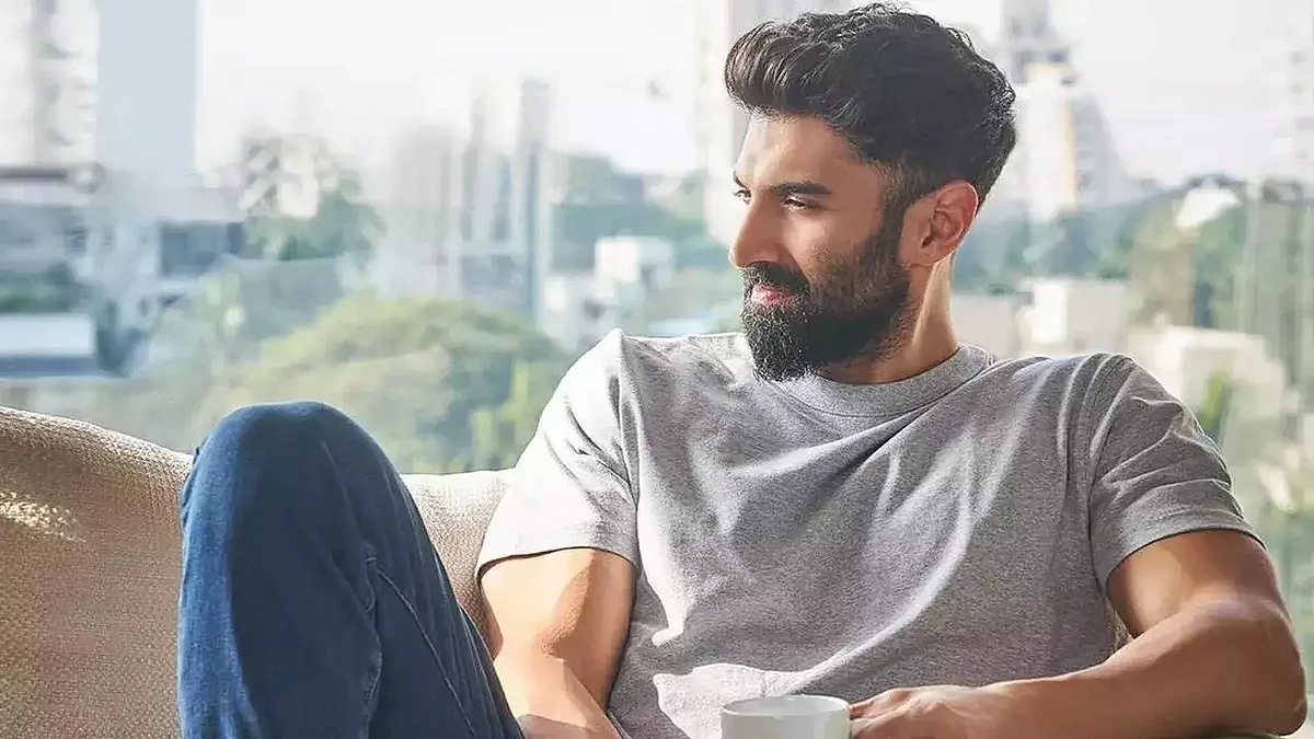 कोरोना की चपेट में आए Aditya Roy Kapur, टल सकता है 'ओम: द बैटल विदइन' फिल्म का ट्रेलर!