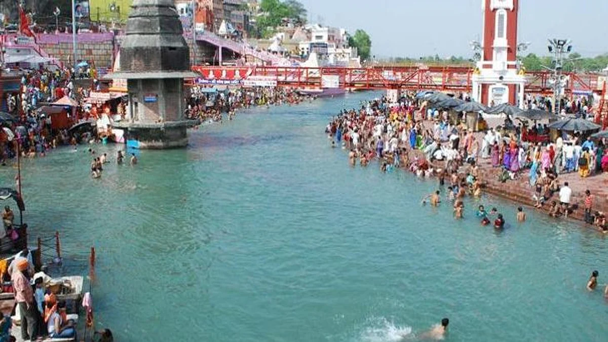 Ganga Dussehra 2022: आज गंगा दशहरा पर बन रहा है शुभ योग, इन चीजों के दान से मिलेगा अक्षय पुण्य का फल