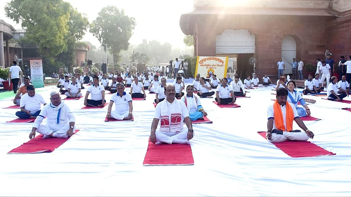 लोक सभा अध्यक्ष ओम बिरला ने संसद भवन में किया योग, बोले 'योग के रूप में भारतीय संस्कृति ने विश्व को एक अद्भुत उपहार दिया है'