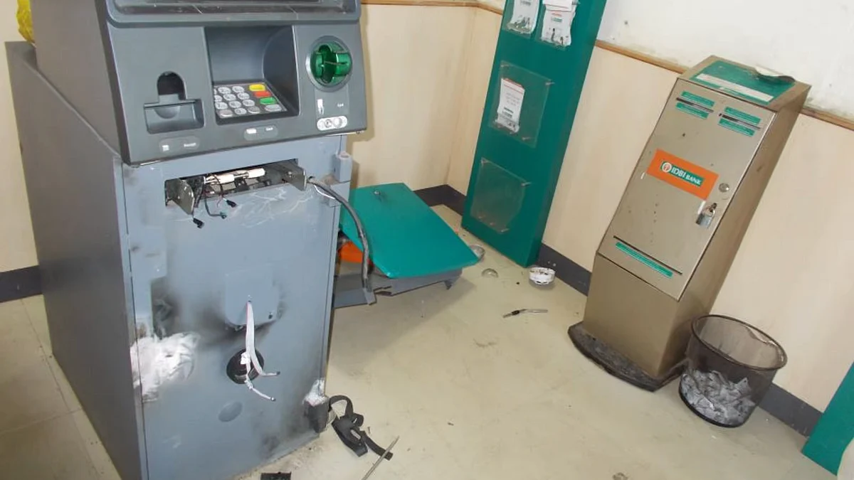 ATM तोड़ने की कोशिश करने वाला शख्स दिल्ली में गिरफ्तार