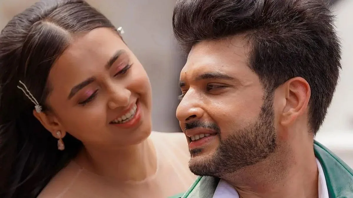Tejasswi Prakash Birthday: गोवा में अपना जन्मदिन मना रही तेजस्वी प्रकाश, बॉयफ्रेंड से लिपटती नज़र आई
