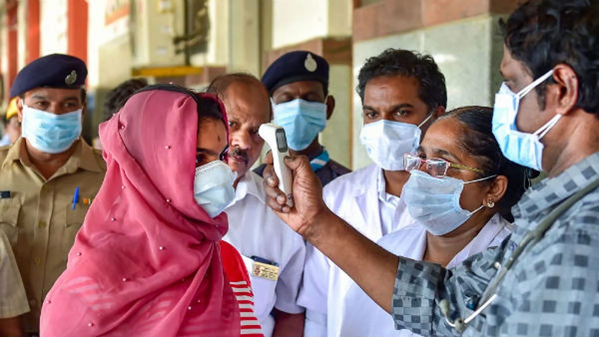 India Covid Update: पिछले 24 घंटों में भारत में कोरोना के 12,899 नए मामले, 15 मौतें