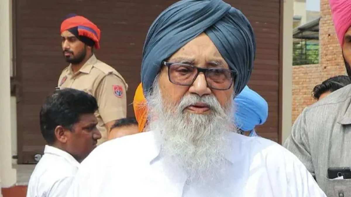 पंजाब के पूर्व सीएम प्रकाश सिंह बादल की तबीयत बिगड़ी, मोहाली के निजी अस्पताल में भर्ती