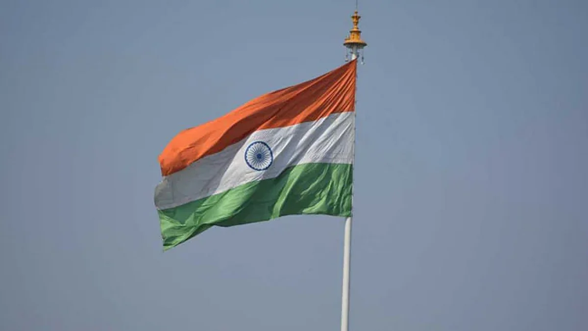 Flag code of India: अब दिन-रात फहरा सकेंगे तिरंगा, केंद्र सरकार ने ध्वज संहिता के नियमों में किया बदलाव