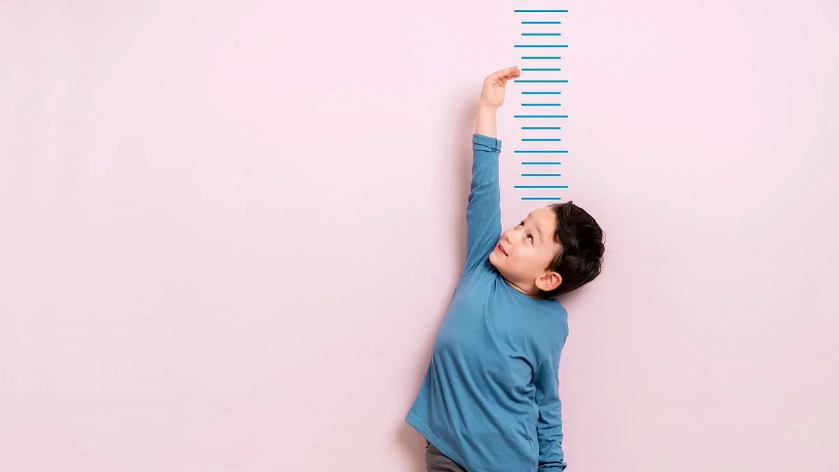 Parenting Tips: बच्चों की हाइट को लेकर हैं परेशान तो घबराएं नहीं अपनाएं इन टिप्स को