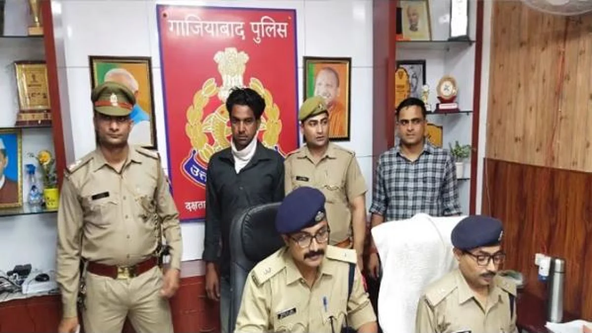 आर्थिक तंगी से तंग आकर Youtube से सीखा नकली नोट छापना, 94000 रुपये की फ़ेक करेंसी के साथ पुलिस ने दबोचा