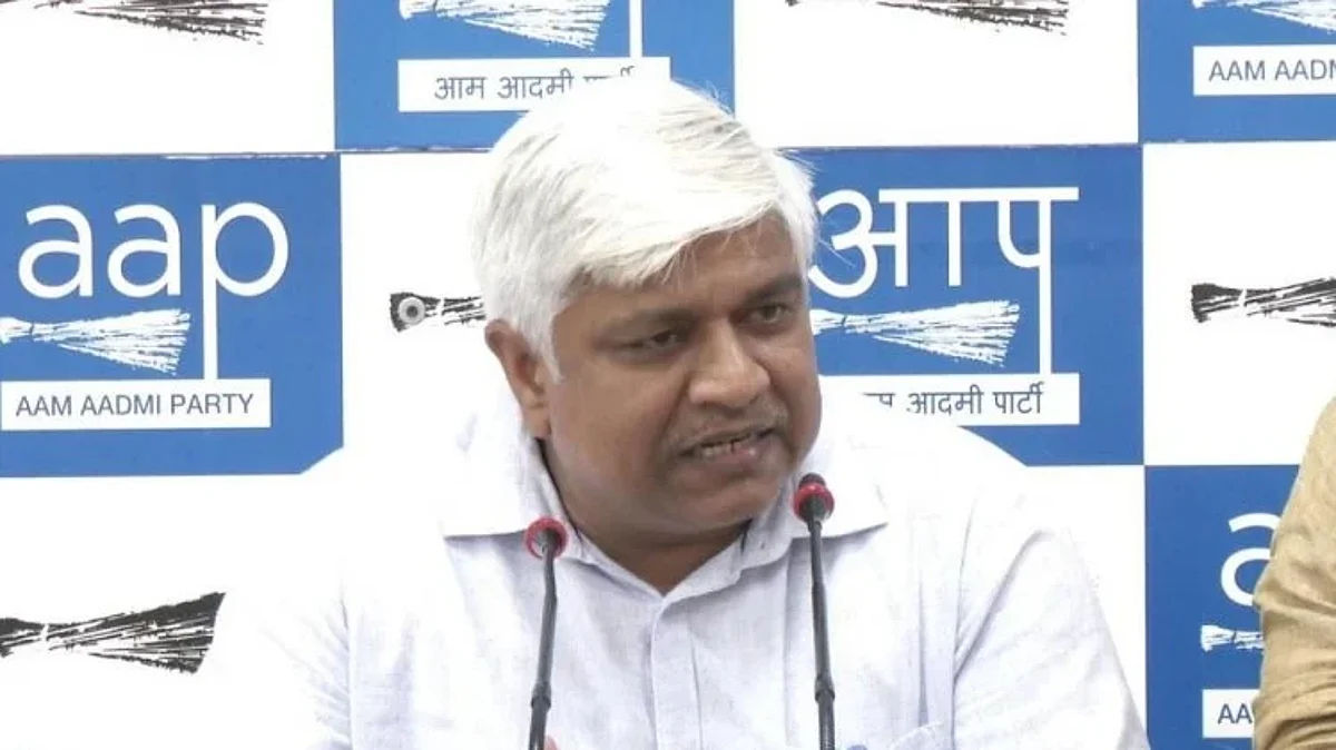 AAP का केंद्र सरकार पर हमला, कहा 'गुजरात में जहरीली शराब पीने से लोगों की जान चली गई, CBI क्यों नहीं ले रही है एक्शन'