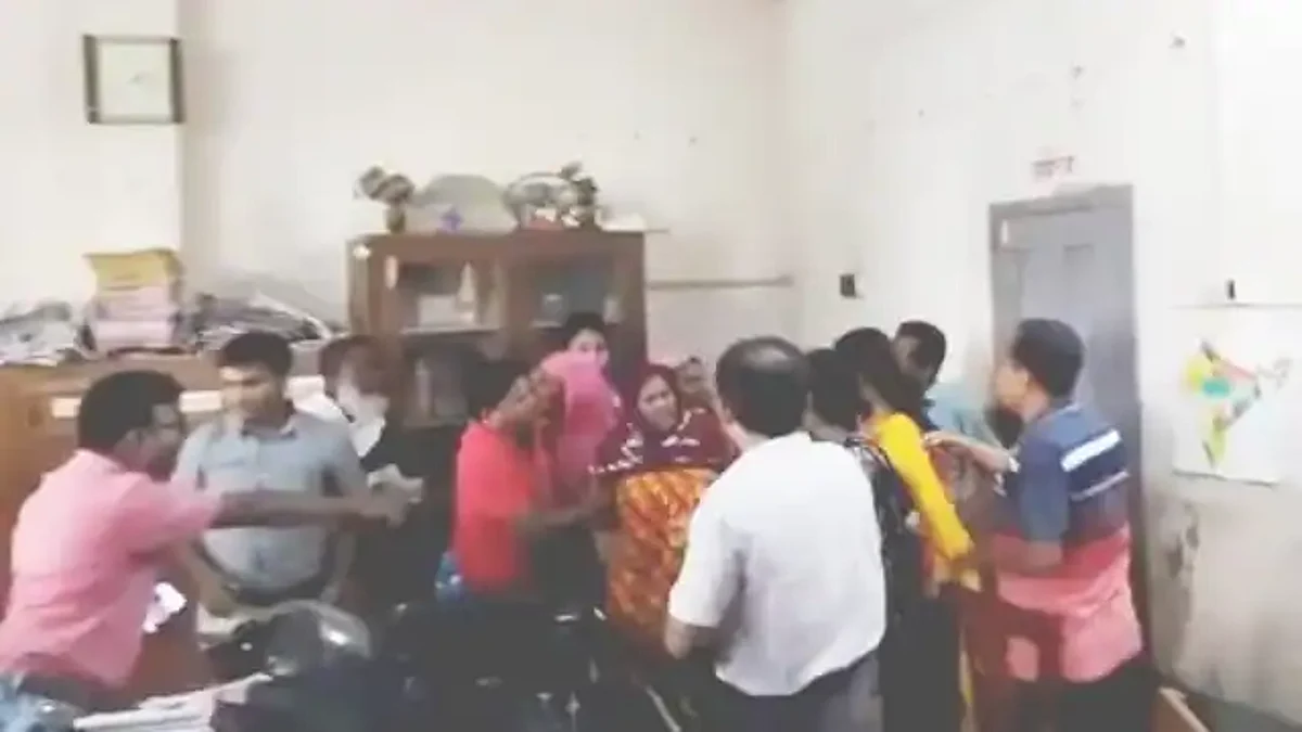 पश्चिम बंगाल: छात्रा को डांटने पर खास समुदाय के लोगों ने महिला टीचर को पीटा!