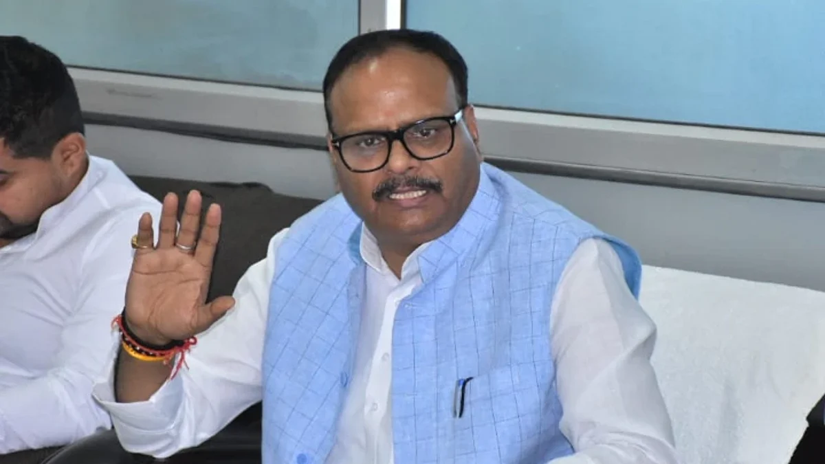 स्वास्थ्य विभाग में हुए ट्रांसफर पर मंत्री ब्रजेश पाठक ने उठाए सवाल, अपर मुख्य सचिव को पत्र लिखकर मांगा स्पष्टीकरण