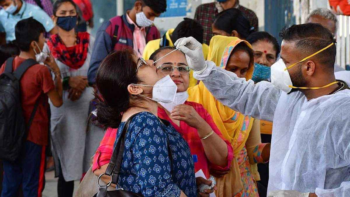 Covid-19 Updates: देश में बीते 24 घंटे में कोरोना के सामने आए 15,528 नए मामले, 25 संक्रमितों की हुई मौत