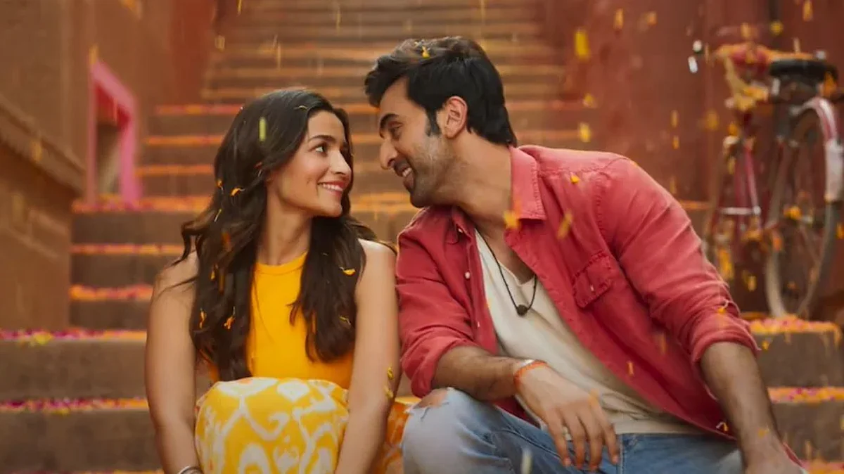 Kesariya Song Released: रिलीज हुआ ब्रह्मास्त्र का 'केसरिया' गाना, आलिया-रणबीर की दिखी शानदार केमिस्ट्री
