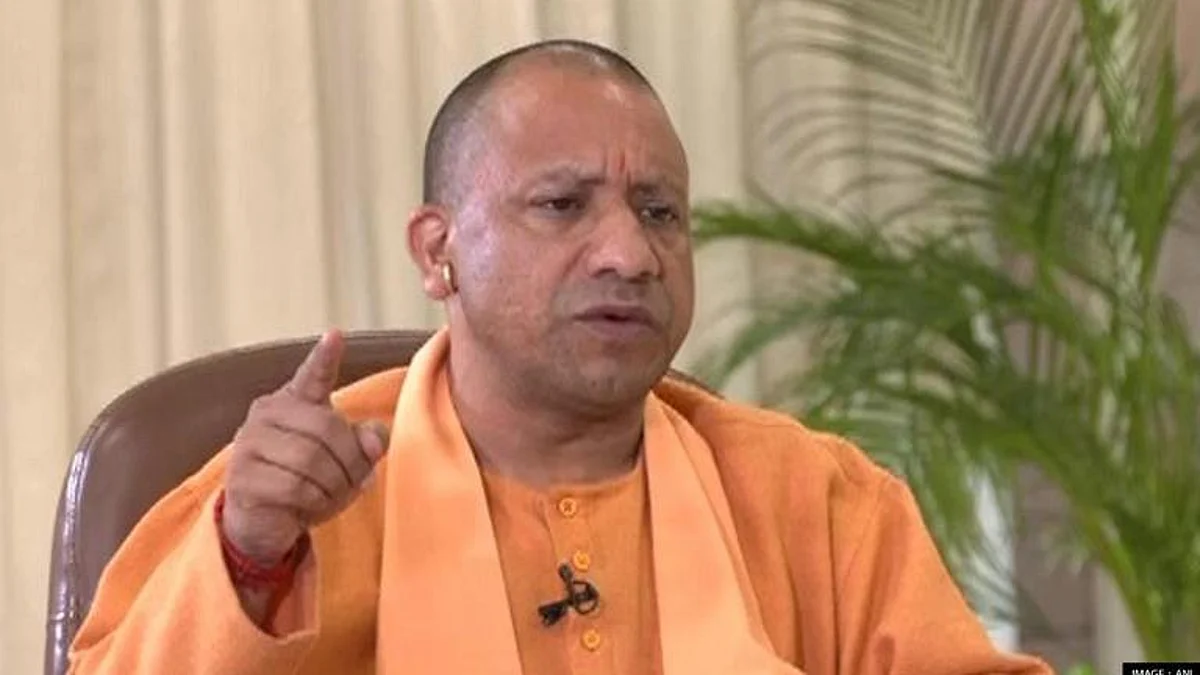 UP IPS Transfer: उत्तर प्रदेश में बड़ा प्रशासनिक फेरबदल, DIG स्तर के 18 अधिकारियों का हुआ तबादला
