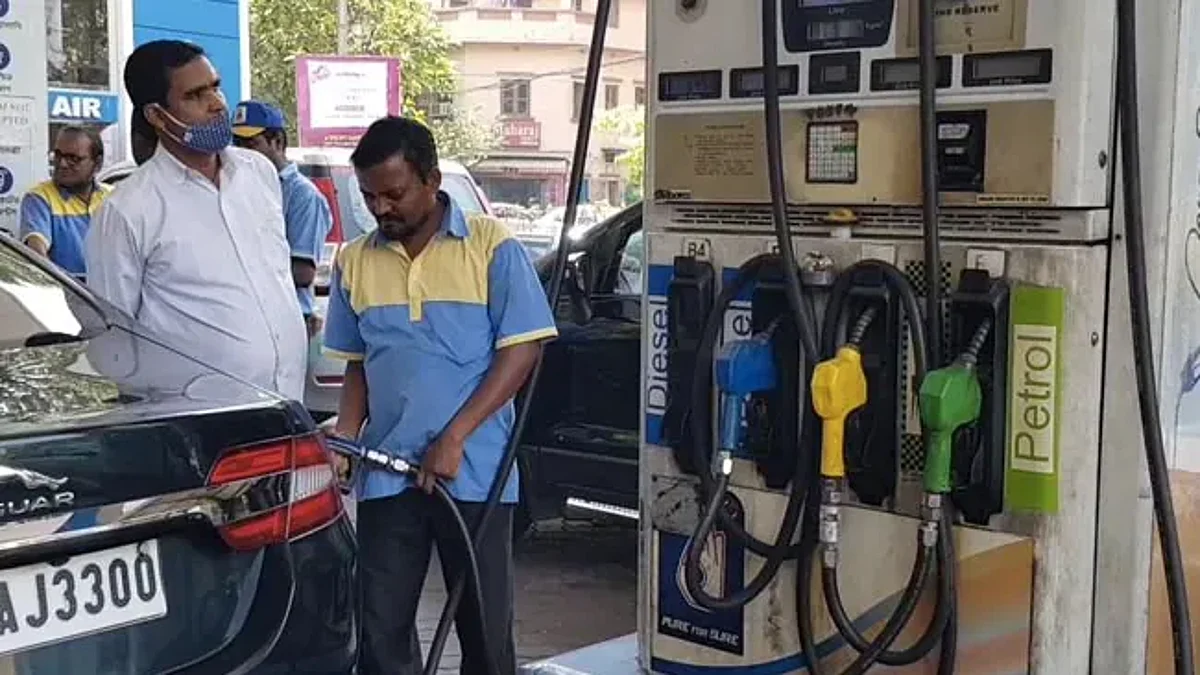 Petrol-Diesel Price: शिंदे सरकार का बड़ा फैसला, महाराष्ट्र में पेट्रोल 5 रुपये और डीजल 3 रुपये हुआ सस्ता