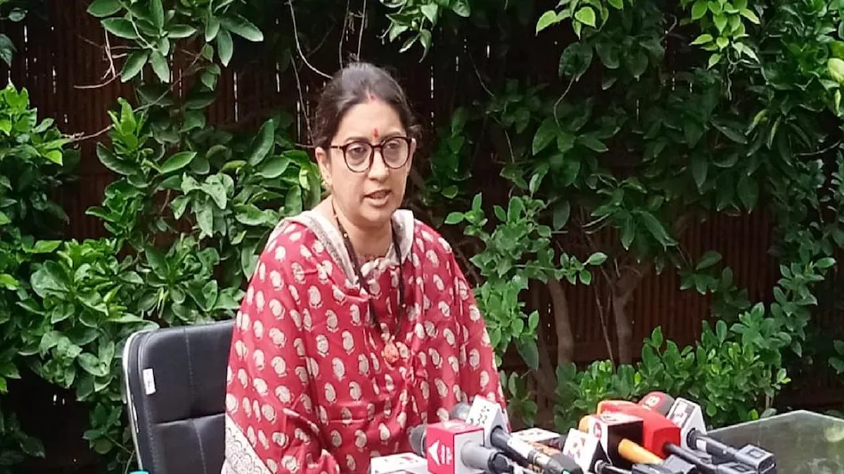 राष्ट्रपति द्रौपदी मुर्मू को 'राष्ट्रपत्नी' कहने पर संसद में हंगामा, अधीर रंजन के बयान पर भड़की स्मृति ईरानी