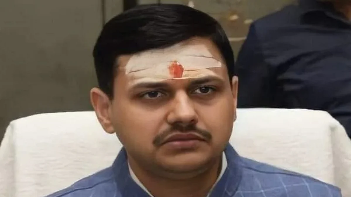 वाराणसी के डीएम बने रहेंगे कौशल राज शर्मा, यूपी सरकार ने 24 घंटे में बदला फैसला