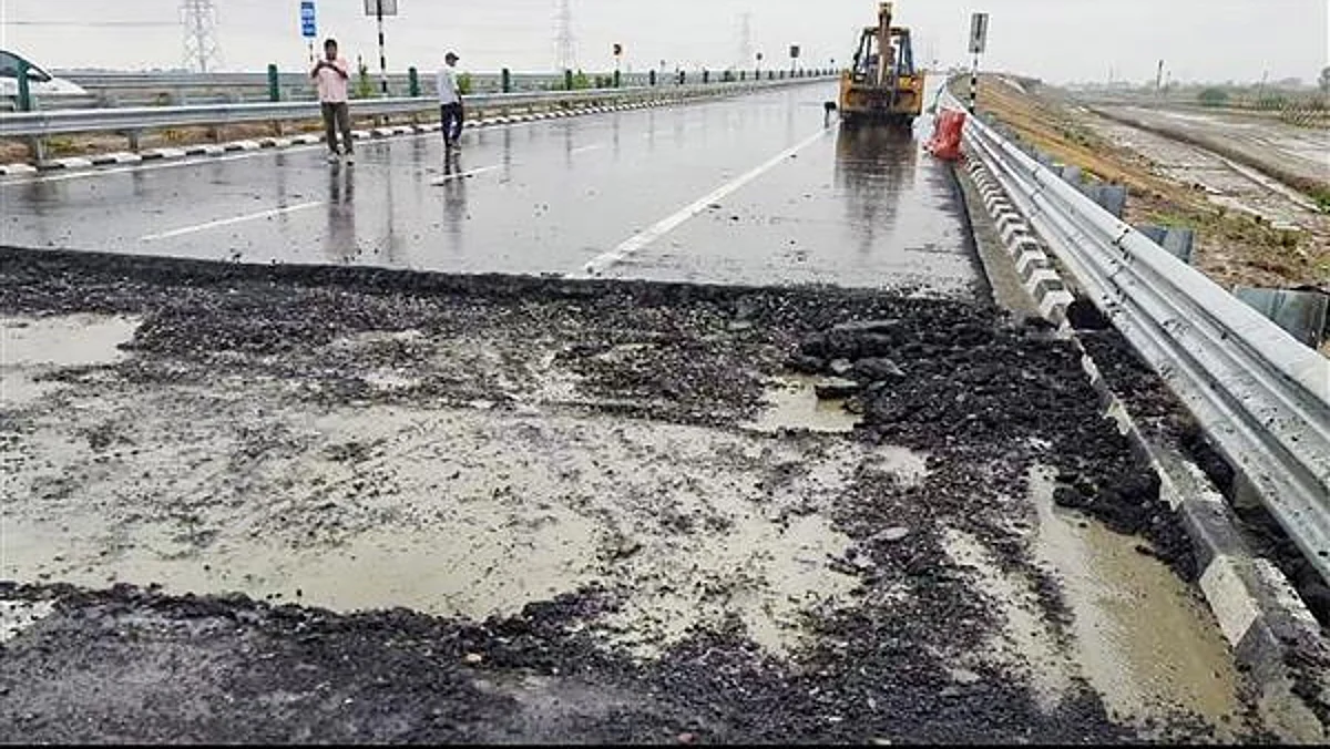 Bundelkhand Expressway: 5 दिन पहले किया था पीएम मोदी ने उद्घाटन, बारिश में धंस गया बुन्देलखंड एक्सप्रेस-वे