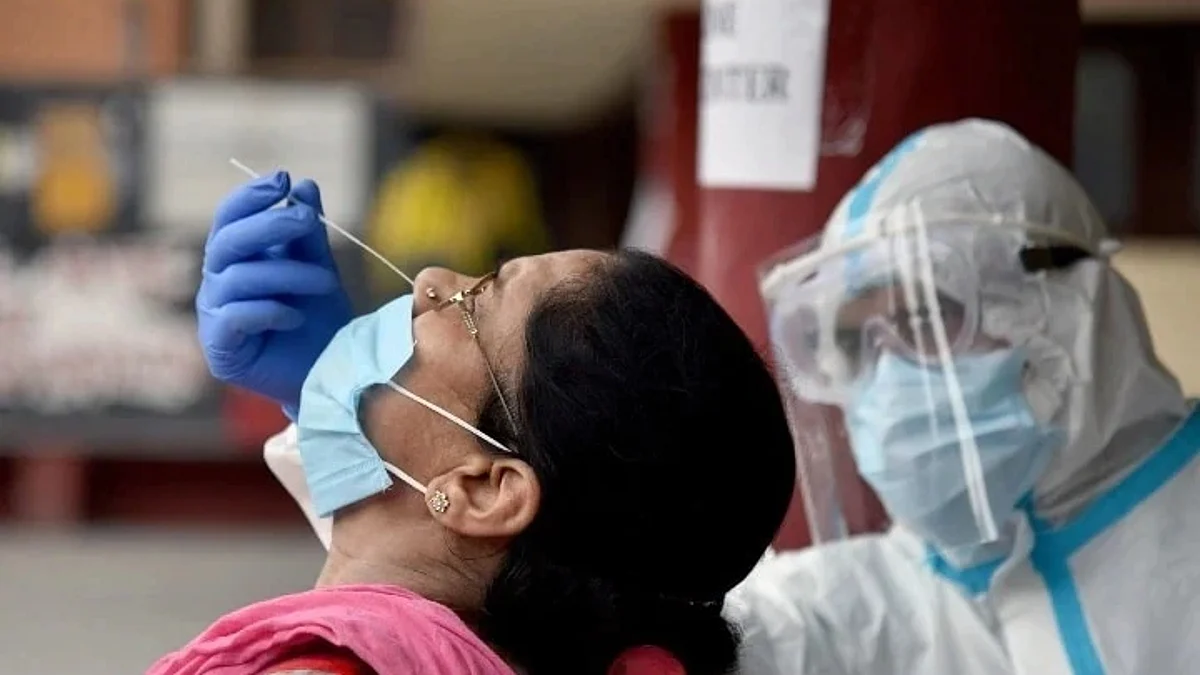 India Covid Update: देश में बीते 24 घंटे में आए कोरोना के 21,880 नए केस, 60 की मौत