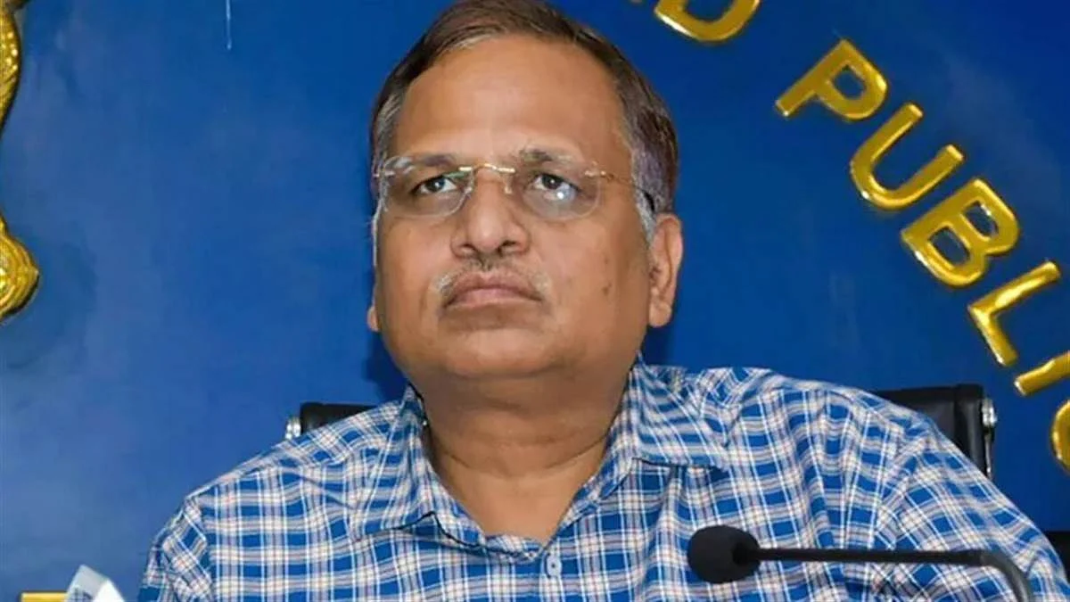 Money Laundering Case: कैबिनेट मंत्री सत्येंद्र जैन की पत्नी को पूछताछ के लिए ED ने बुलाया, भेजा समन