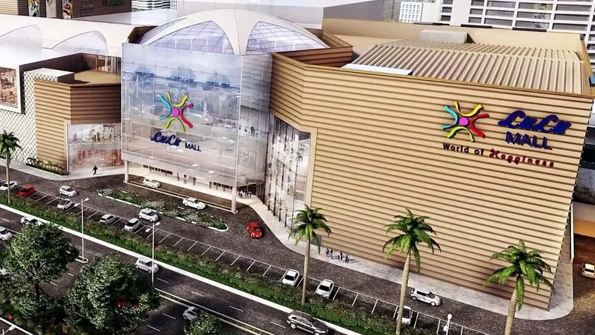 VIDEO: लखनऊ के Lulu Mall में पढ़ी गई नमाज, हिंदू महासभा ने दी ये चेतावनी