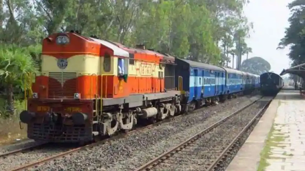 भूस्खलन के कारण पूर्वोत्तर के चार राज्यों में रेल संपर्क बाधित, एनएफआर ने शुरू की बहाली की प्रक्रिया