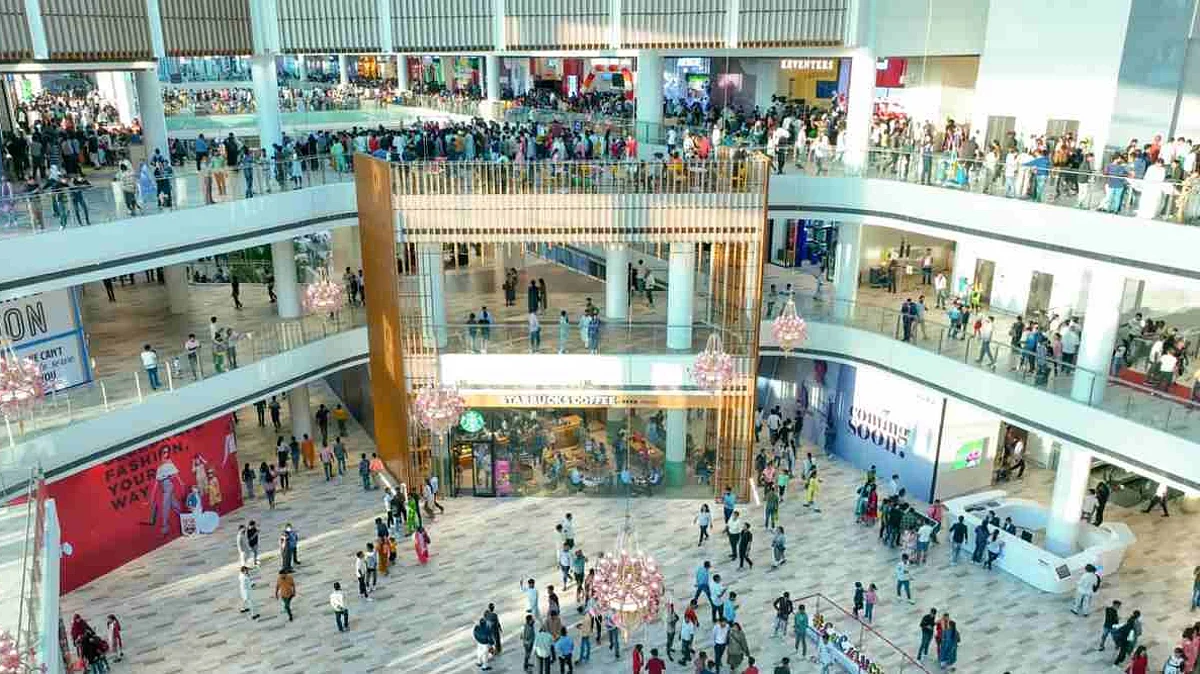 नमाज का वीडियो वायरल होने के बाद Lulu Mall ने दर्ज कराई FIR, कहा 'धार्मिक प्रार्थना की अनुमति नहीं'