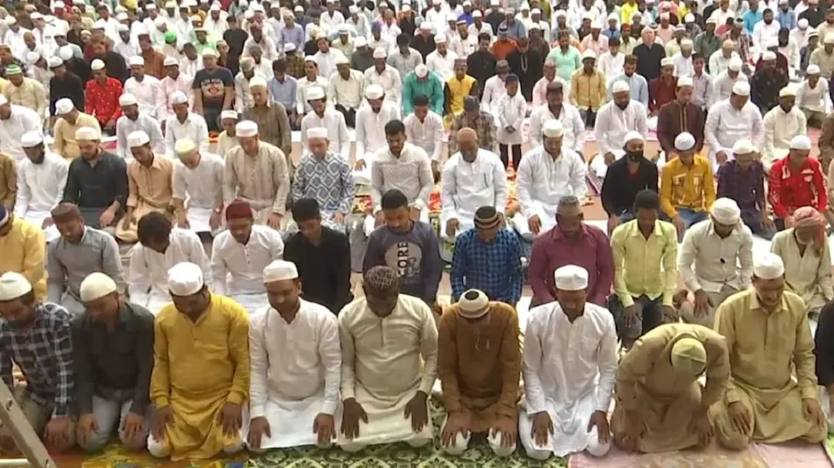 Eid-Ul-Adha 2022: देशभर में आज मनाई जा रही बकरीद, दिल्ली की जामा मस्जिद में अदा की गई नमाज