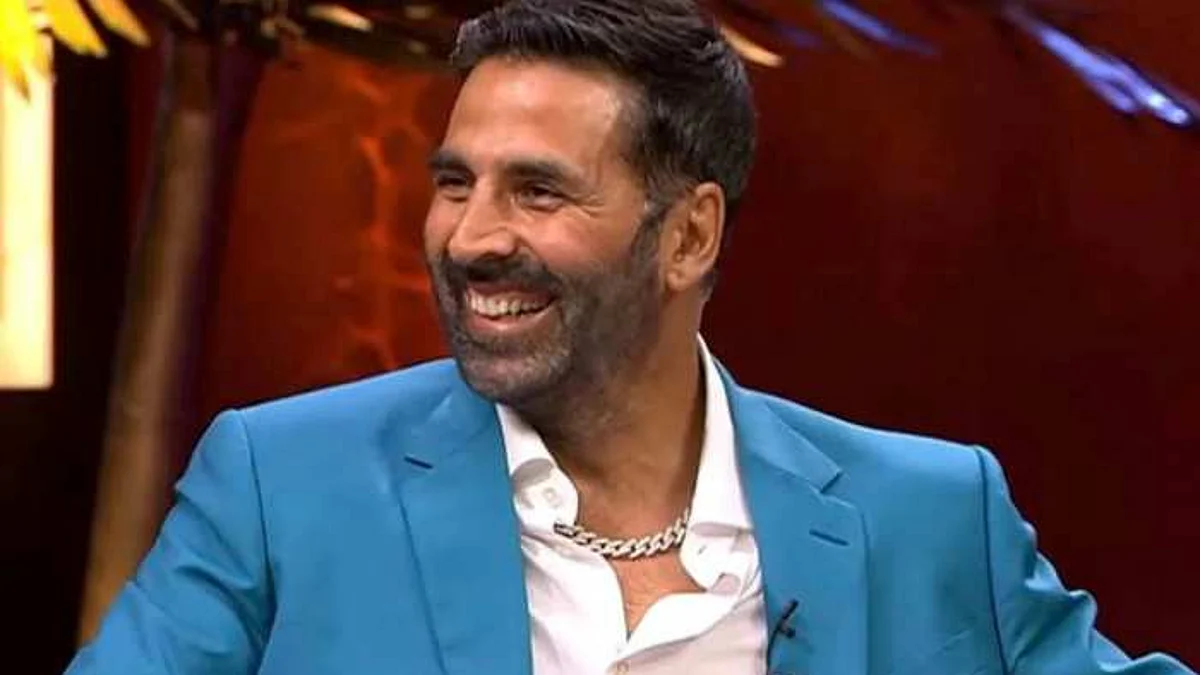 अक्षय कुमार ने जीता फैंस का दिल, एयरपोर्ट पर फीमेल फैन सामने आई तो लगा लिया गले