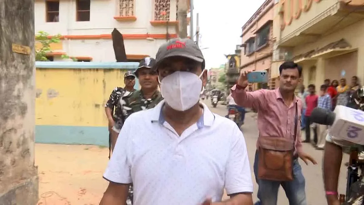 पश्चिम बंगाल: जानवरों की तस्करी के मामले में TMC पार्षद के घर CBI की छापेमारी, लिए गये हिरासत में