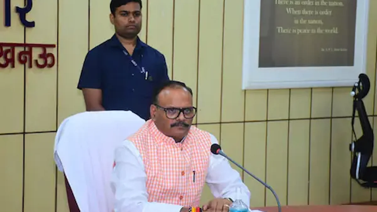 लखनऊ: उप मुख्यमंत्री ब्रजेश पाठक ने संभाली यातायात व्यवस्था सुधारने की कमान, पुलिस प्रशासन से मांगा एक्शन प्लान