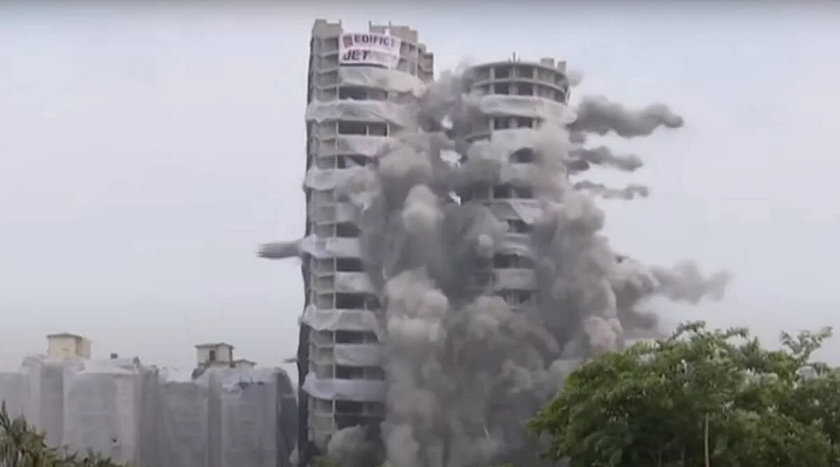 Twin Tower Demolished: ताश के पत्तों की तरह ढह गया नोएडा का ट्विन टावर, देखें Video