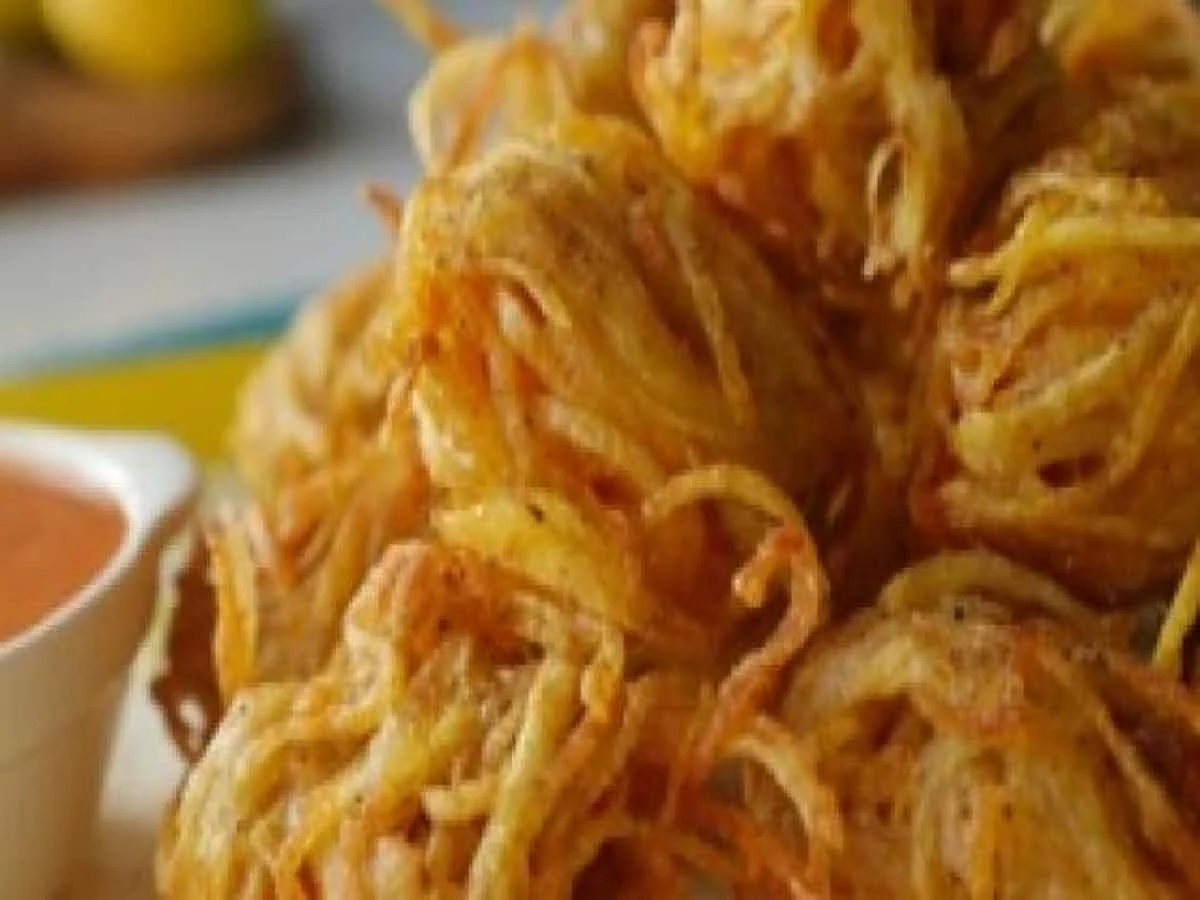 Recipe: AalooLachha pakode (व्रत के चटपटे लच्छा पकोड़े)
