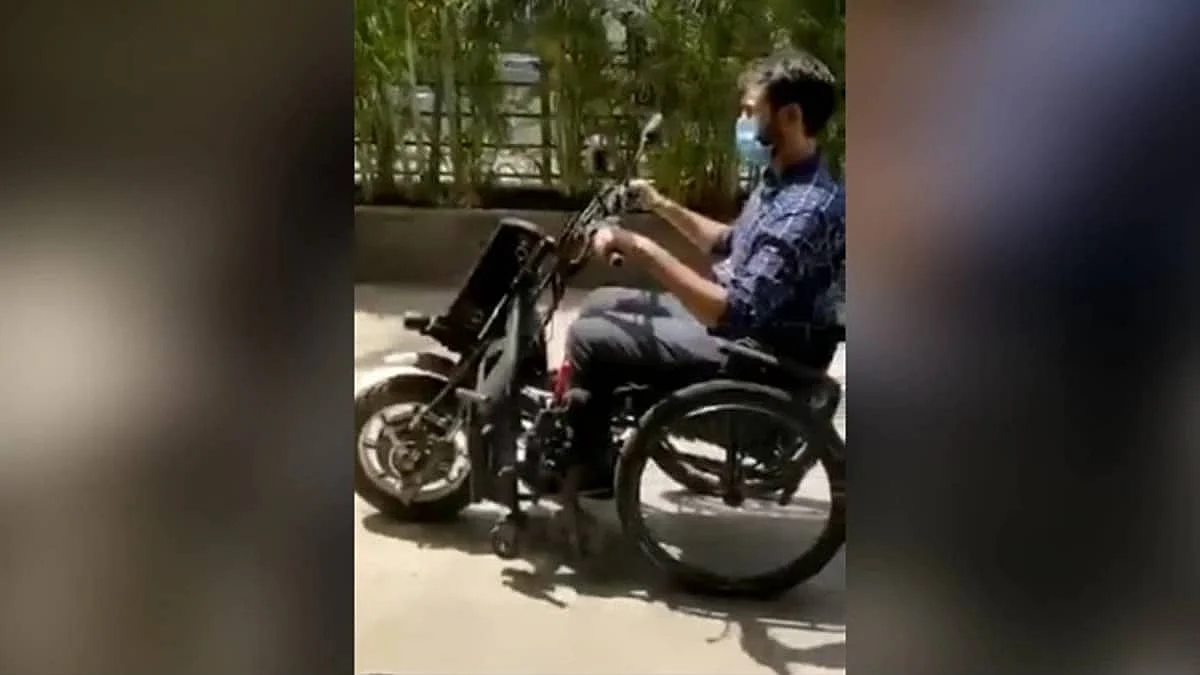VIDEO: दिव्यांग शख्स ने व्हीलचेयर को बना दिया मोटरसाइकिल, उद्योगपति आनंद महिंद्रा ने भी की तारीफ