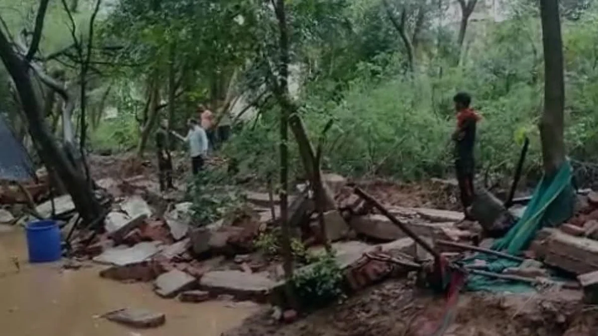 भारी बारिश से लखनऊ में बड़ा हादसा, हजरतगंज में मकान की दीवार गिरने से 9 लोगों की मौत