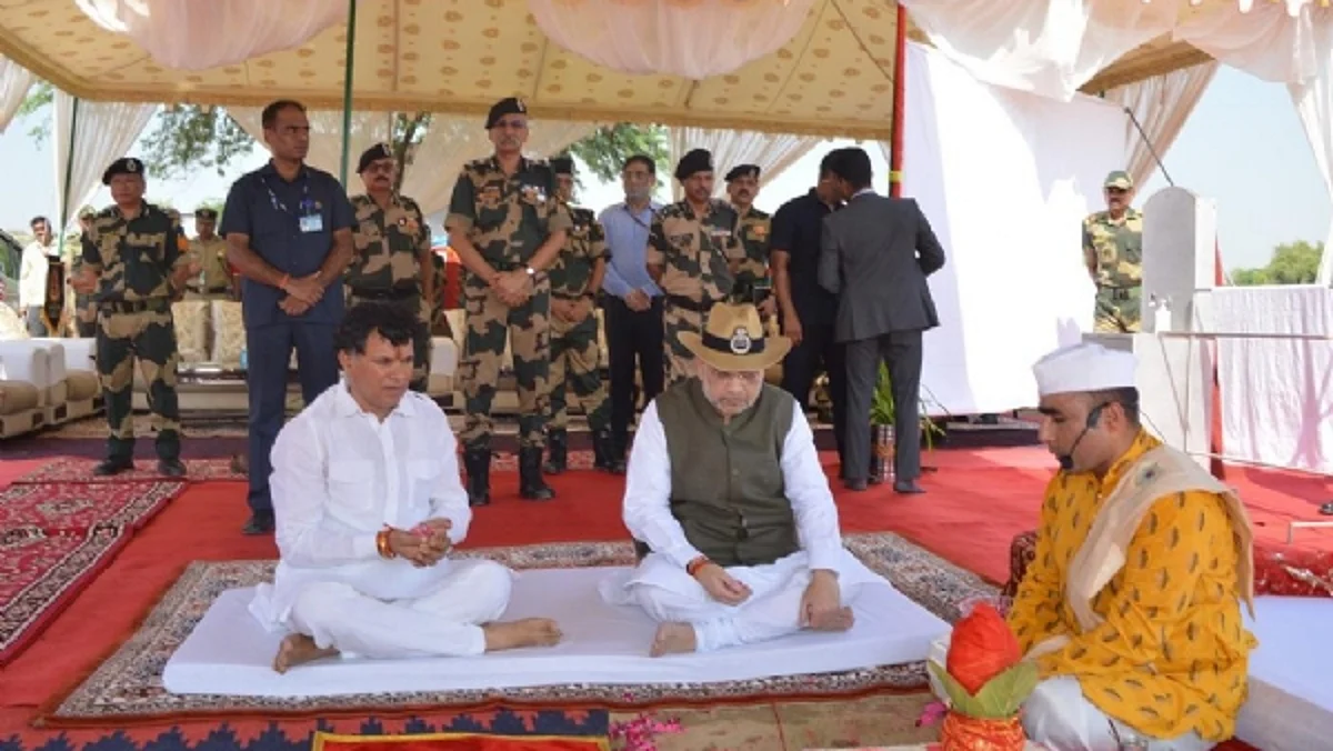 जैसलमेर: अमित शाह ने तनोट माता मंदिर में की पूजा-अर्चना, विजय स्तंभ पर किया शहीदों को नमन
