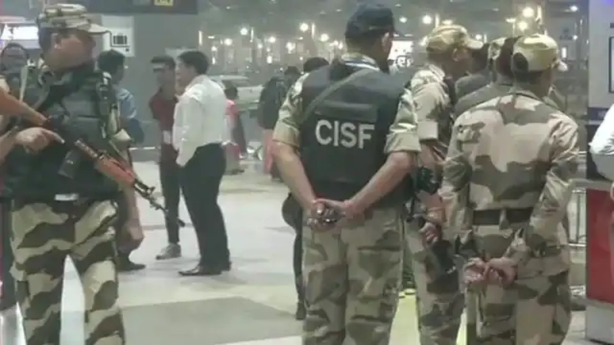 एयरपोर्ट पर CISF के 3000 पद हुए खत्म, अब निजी गार्डों के हवाले सुरक्षा