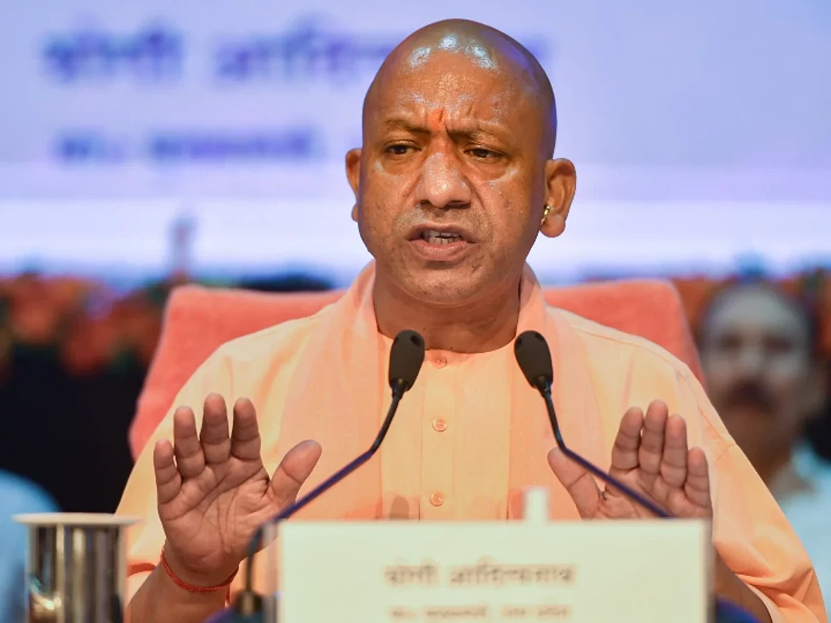 उत्तर प्रदेश: ड्यूटी में लापरवाही के लिए 73 अधिकारियों को योगी सरकार ने भेजा नोटिस
