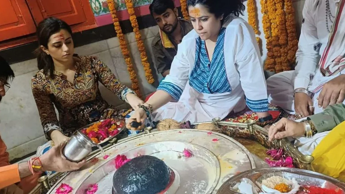 उज्जैन: मंगलनाथ की शरण में पहुंची निर्देशक एकता कपूर और एक्ट्रेस रिद्धिमा, मंदिर में किया भात पूजन