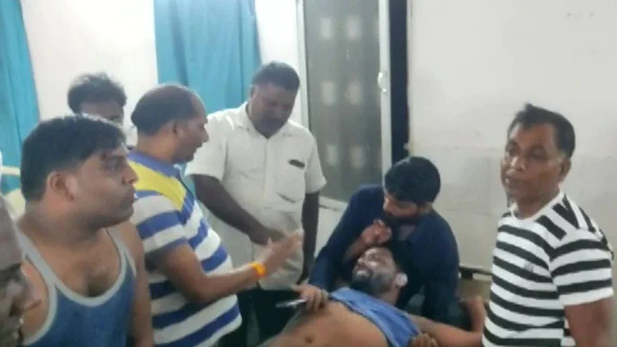 झारखंड: गढ़वा में दुमका जैसा कांड, युवक को पेट्रोल डालकर जिंदा जलाने की कोशिश