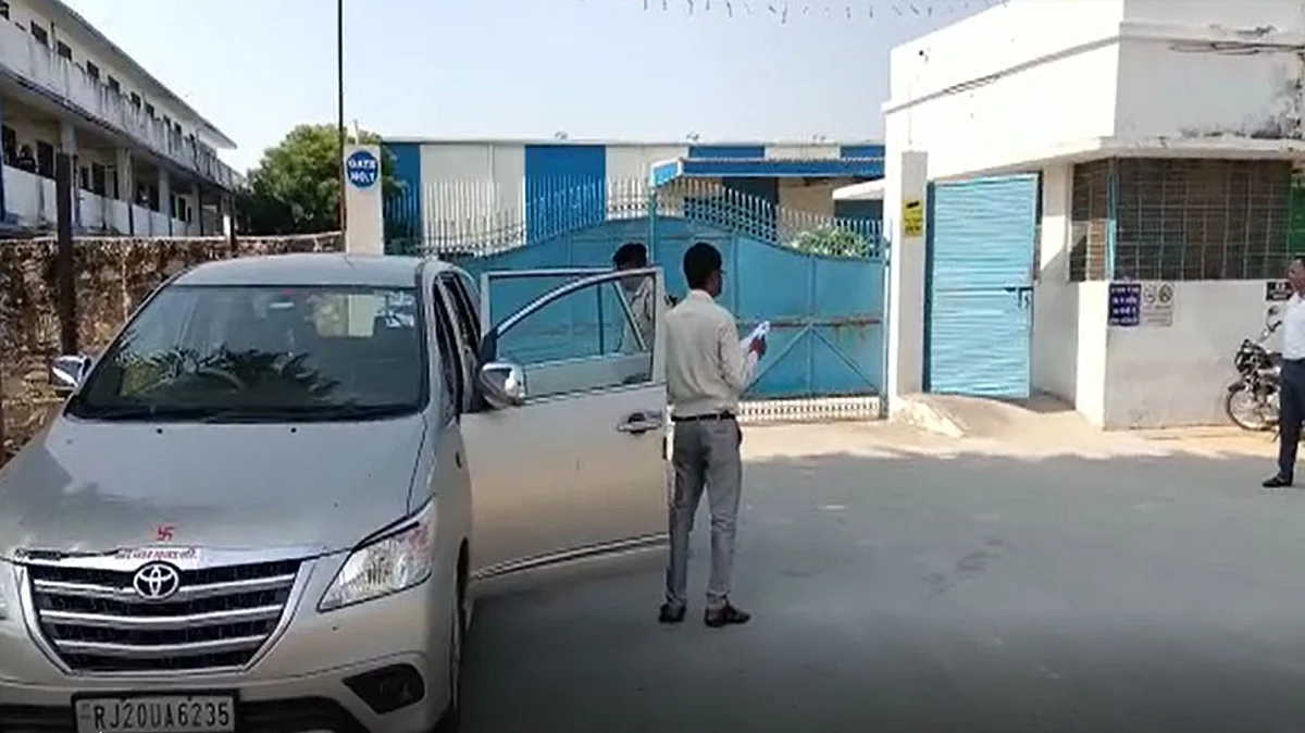 राजस्थान: CM गहलोत के करीबी मंत्री राजेंद्र यादव के 53 ठिकानों पर IT की छापेमारी