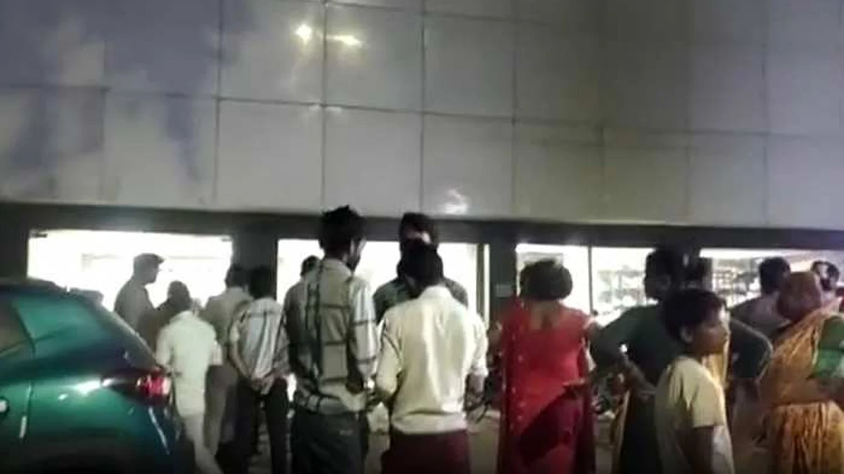 मच्छर मारने की दवा से नोएडा में बेहोश हुईं 16 महिलाएं, अस्पताल में कराया गया भर्ती