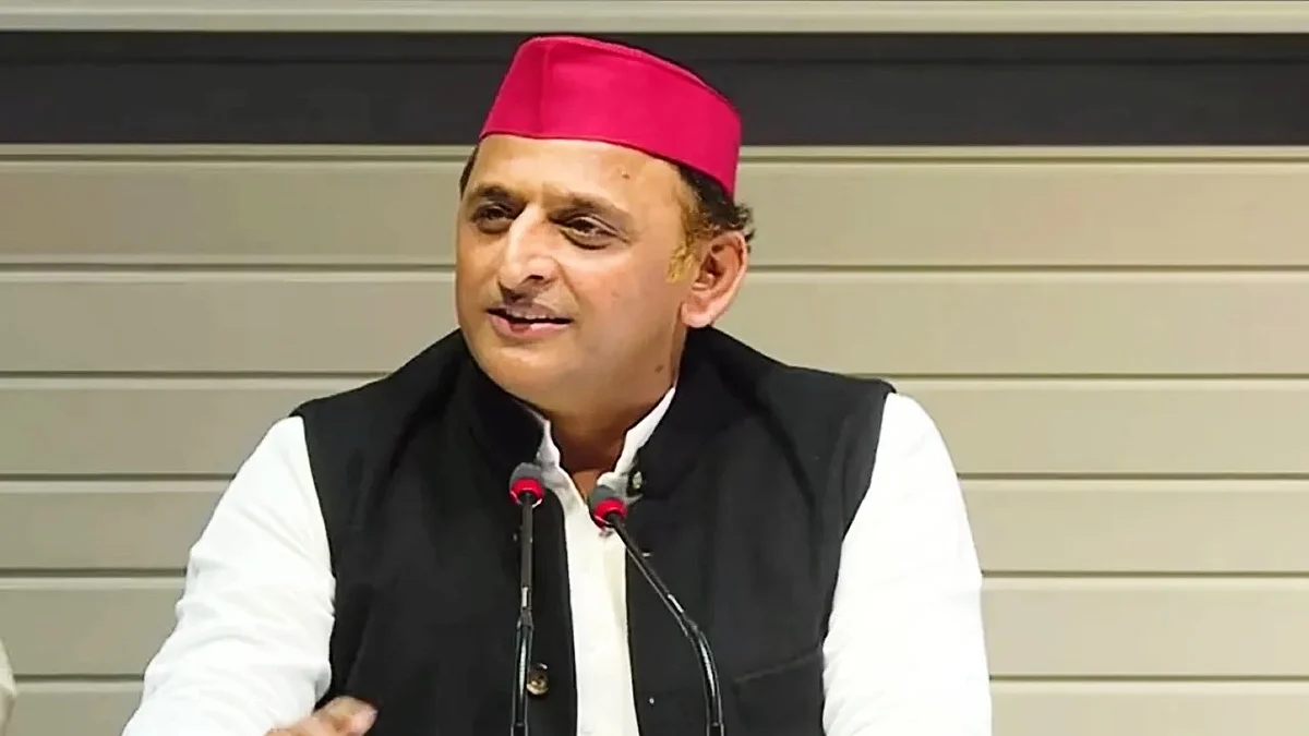 सपा पार्टी के राष्ट्रीय अध्यक्ष अखिलेश यादव का BJP पर तंज, बोले ‘गैरों पर सितम, अपनों पे करम ऐ हुक्मरान ये ज़ुल्म न कर’